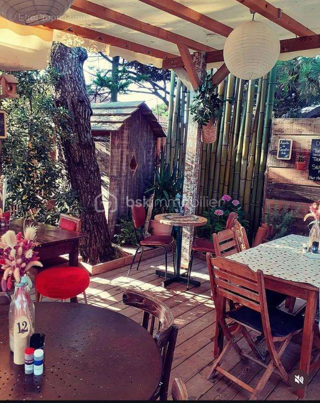 Commerce à SAINT-JULIEN-EN-BORN