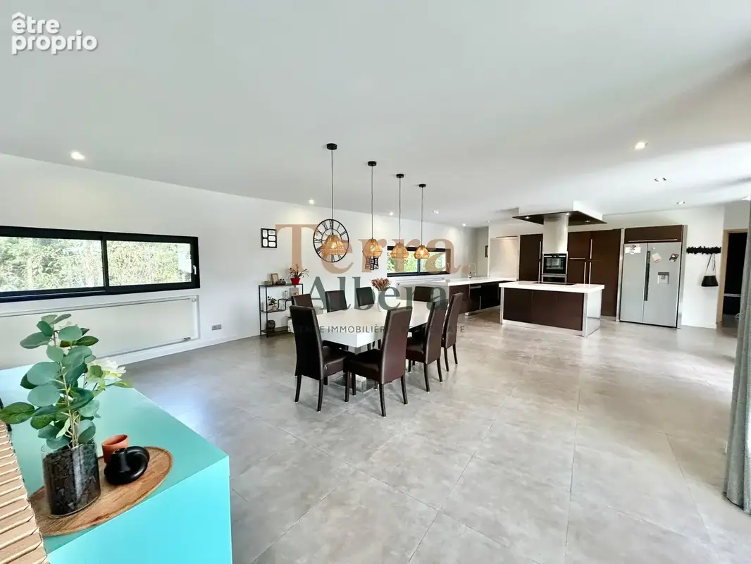 Villa Contemporaine avec piscine, studio indépendant, et grand garage atelier - photo 12