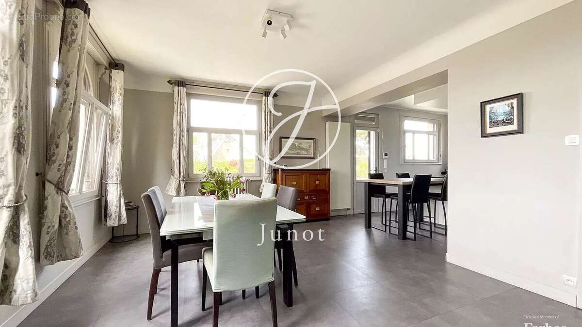 Templeuve en Pévèle – Maison de caractère – 262m² - 5 chambres – Bureaux – Jardin – Sous-sol - photo 4