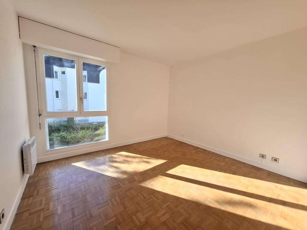 Appartement à LA GARENNE-COLOMBES