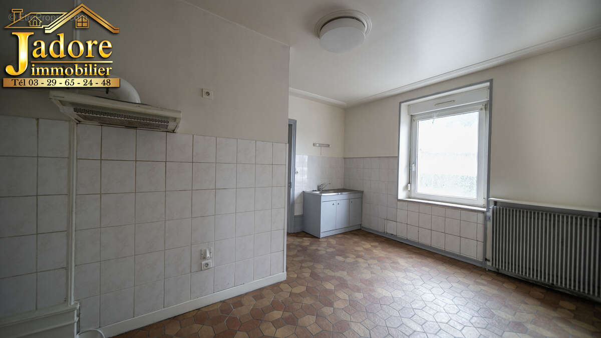 Immeuble+ maison + garage - photo 12