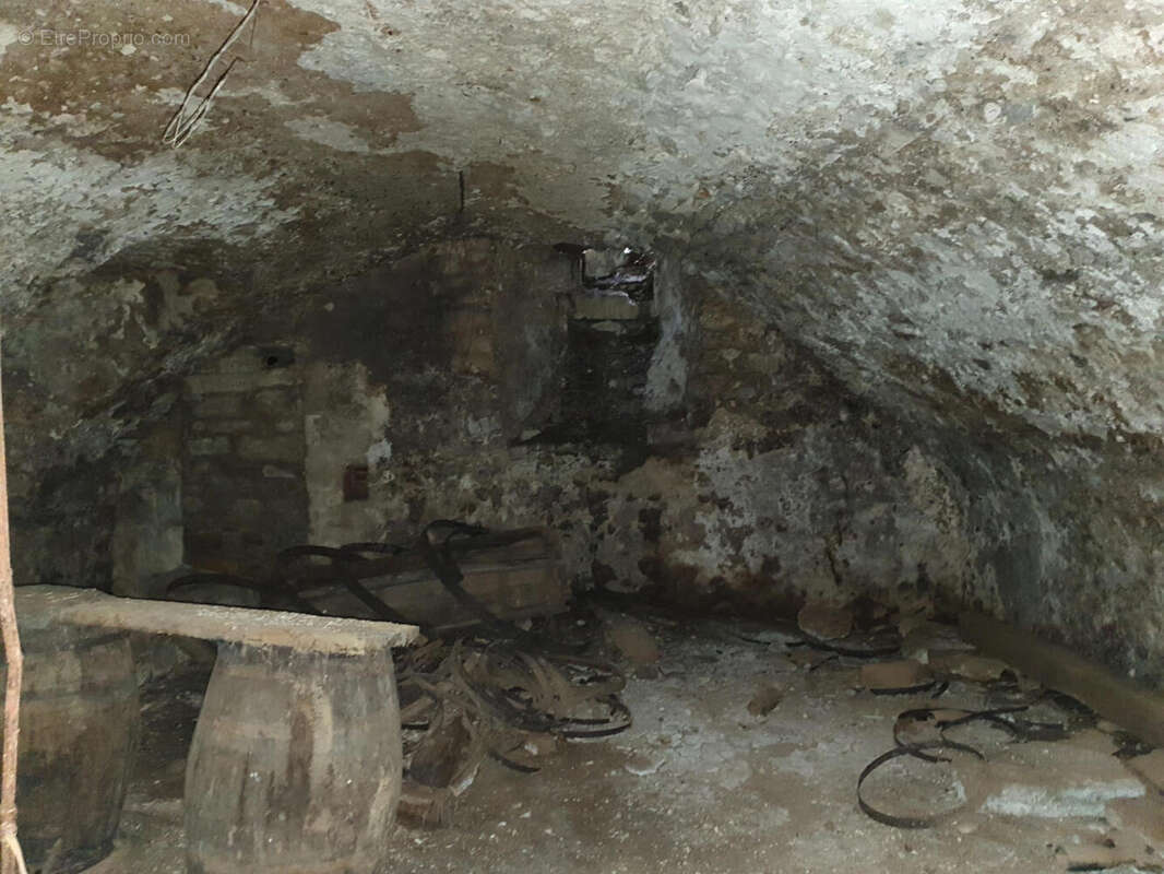 cave voutée ss - Maison à PUY-L&#039;EVEQUE