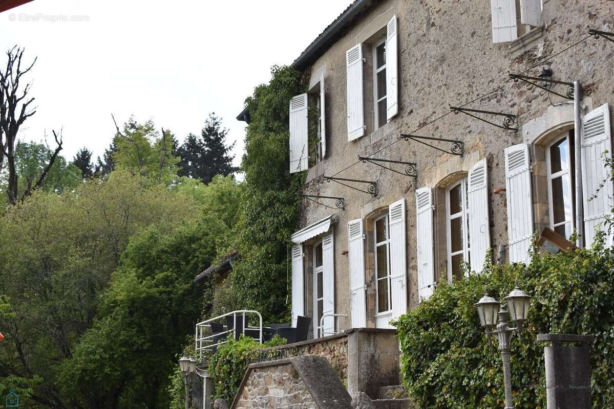 Magnifique chateau du moyen age remanie a la renaissance sur 21 ha - photo 3