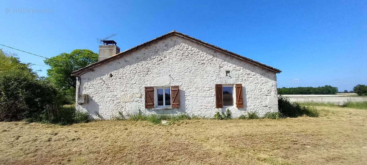 Maison à MONTAIGU-DE-QUERCY