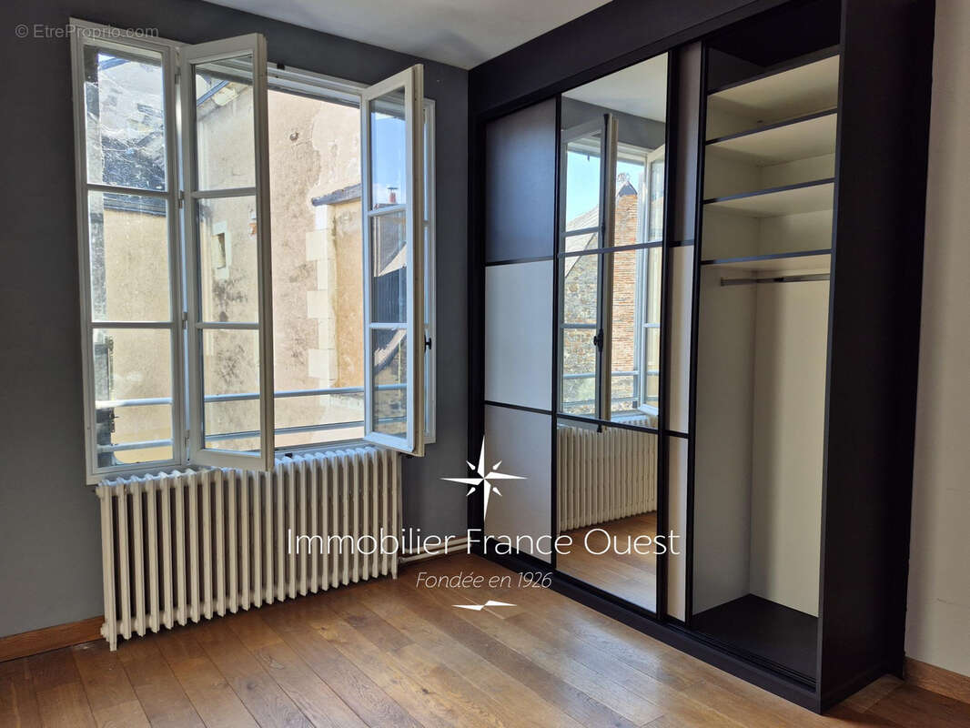 Maison de charme en pierre de tuffeau avec vue imprenable sur le château de Sablé et la Sarthe - photo 12