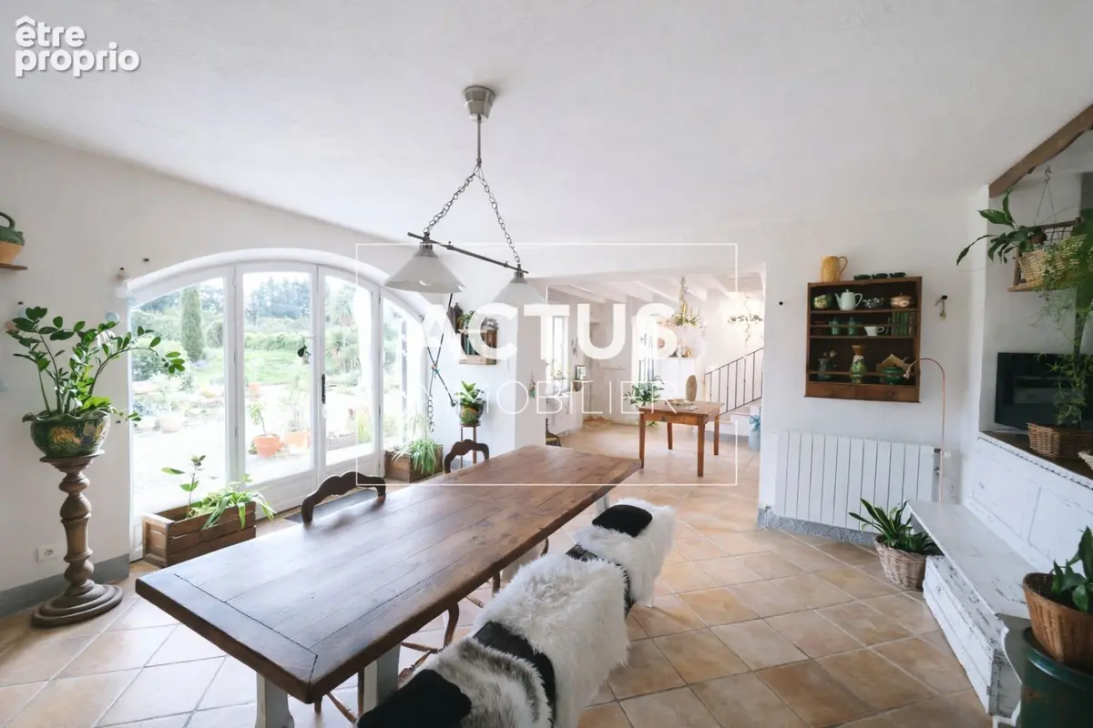 Maison 7 pièces 220 m² à vendre à Senas (13560) - photo 5
