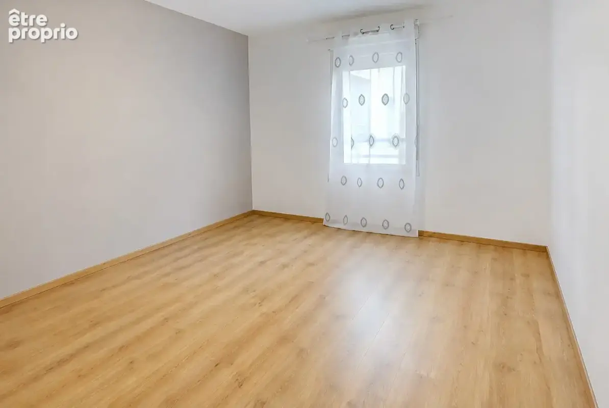 Appartement 62 m² à Saint-Priest  - photo 4