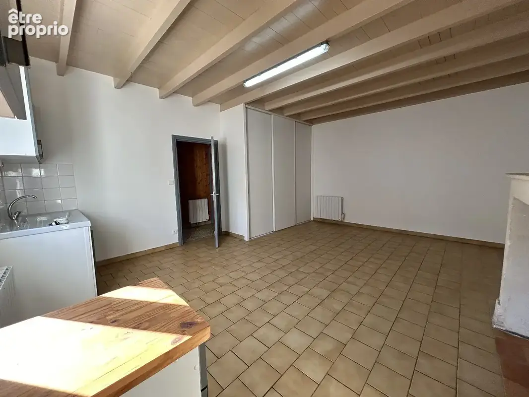 Maison de ville ancienne rénovée avec cachet et dépendance - photo 2