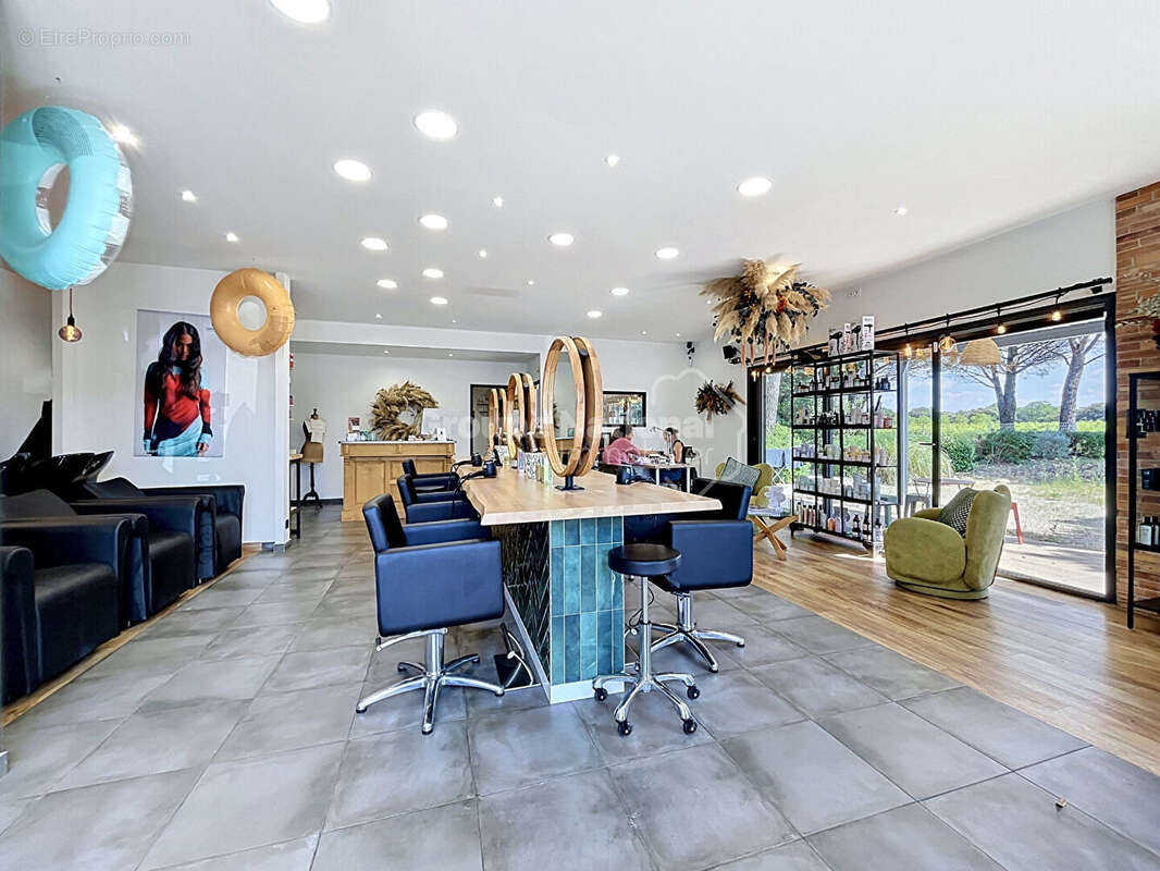 OPPORTUNITÉ UNIQUE : Créez le 1er "Salon Partagé" & Coworking Beauté de Suze-la-Rousse ! - photo 8