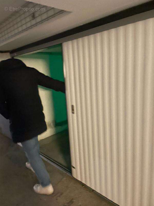 Parking à PARIS-11E