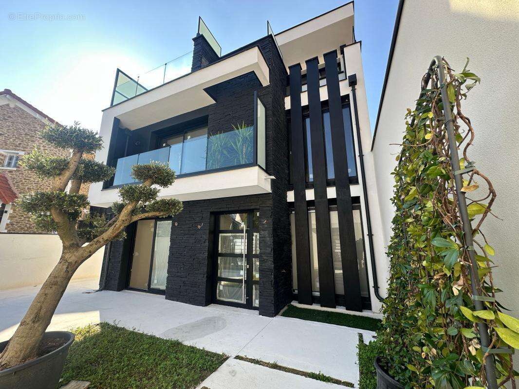 Maison à SAINT-MAUR-DES-FOSSES