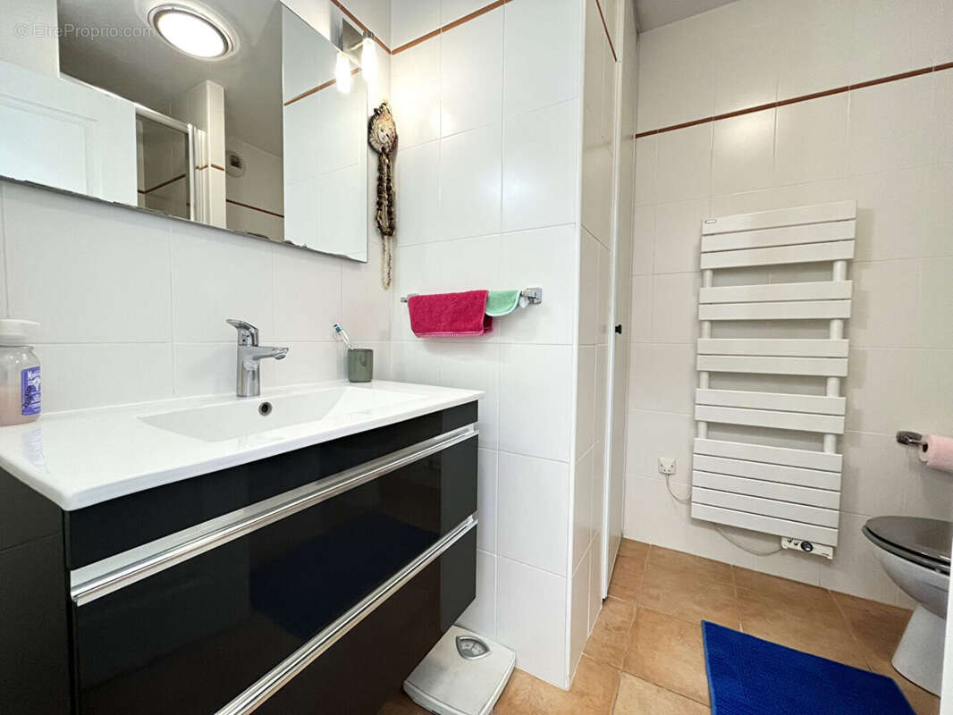 Appartement à SAINT-LAURENT-DU-VAR