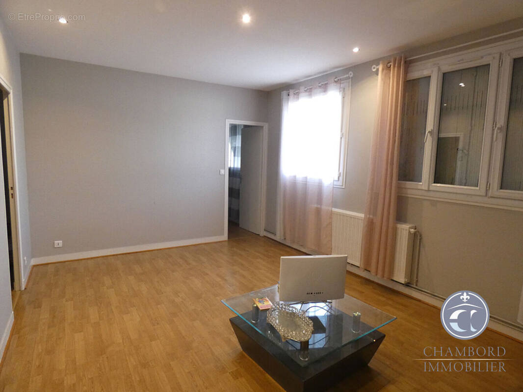 Appartement à LA CHAPELLE-SAINT-MESMIN