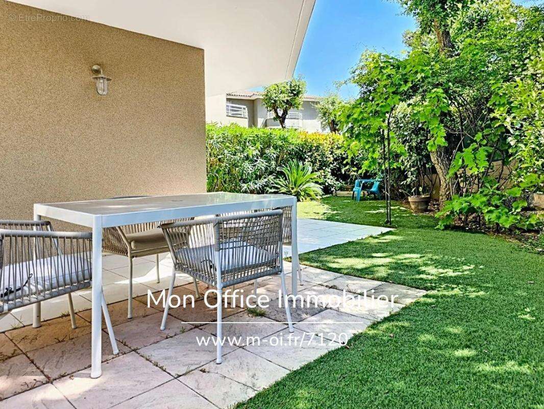 Référence : 7120-les - appartement t3 grand jardin proche centre & plages à cavalaire sur mer - photo 4