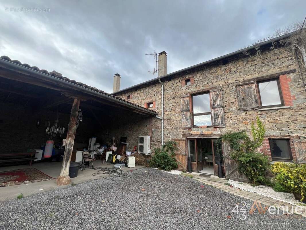 Maison à SAINT-BONNET-LES-OULES