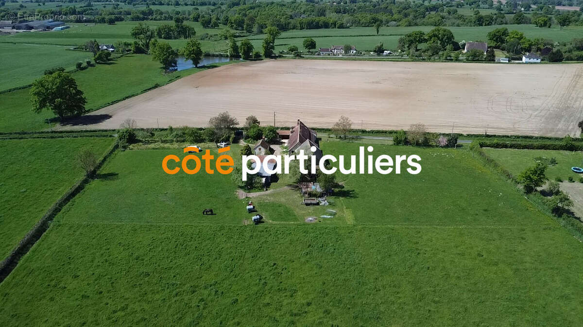 Maison à SAINT-BONNET-TRONCAIS