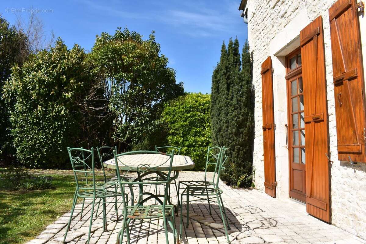 Maison à SAINT-PIERRE-DE-JUILLERS