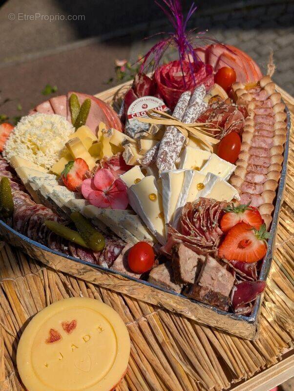 Photo 1 - Commerce à MONTROND-LES-BAINS