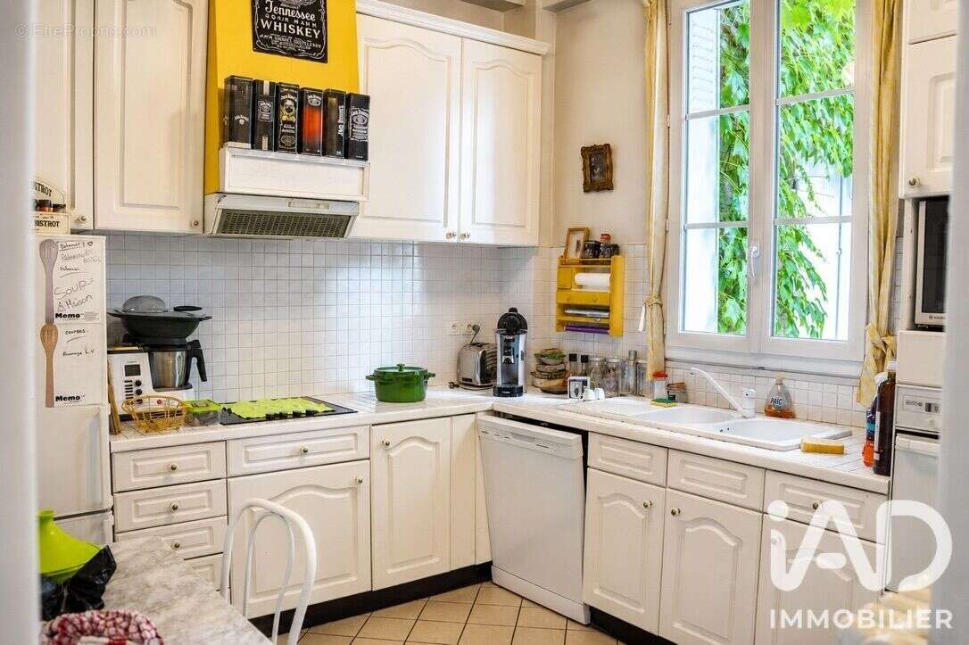 Maison 220 m² à Villeneuve-La-Guyard  - photo 4