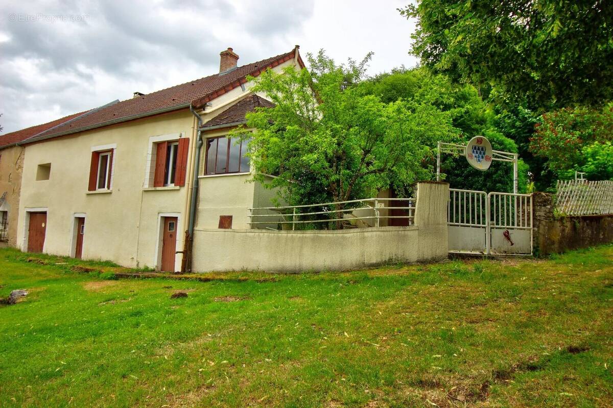 Maison à SAINT-VICTOR-SUR-OUCHE