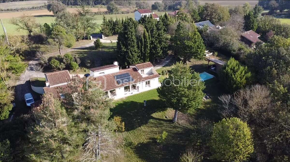 Havre de paix avec vue imprenable sur les Pyrénées GIMONT, maison familiale T7 de 226m2 avec terrain de 12129m2 en partie boisé, - photo 2