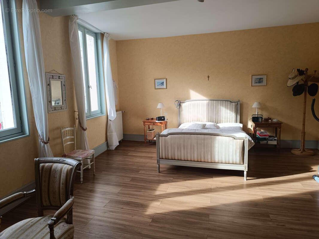 Maison à BARBEZIEUX-SAINT-HILAIRE