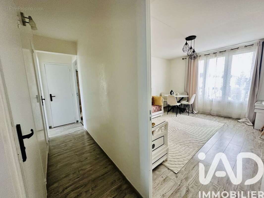 Photo 2 - Appartement à MAINVILLIERS