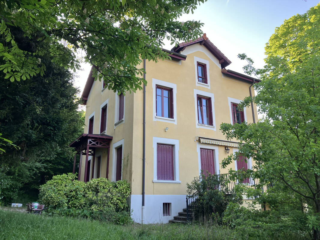 Maison à CHARBONNIERES-LES-BAINS