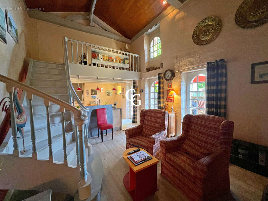 Maison à LES LANDES-GENUSSON