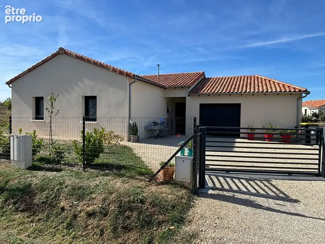 Photo Maison à Savigne au prix de 235 000€