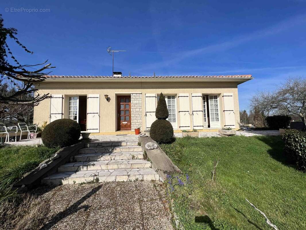 Maison à CONFOLENS