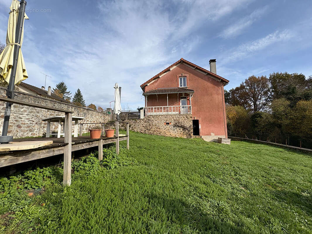 Maison à BUJALEUF