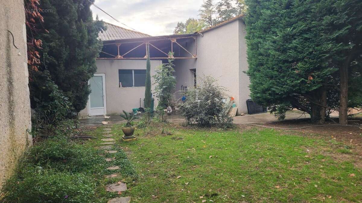 Maison à SAINT-NAZAIRE-DE-VALENTANE