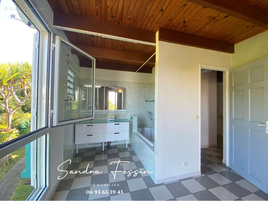 chambre parentale avec sa salle de bain