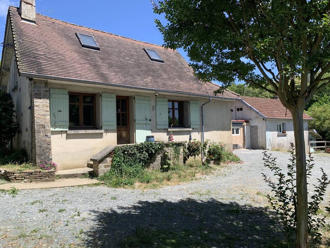 Maison à SAINT-PIERRE-DE-FRUGIE