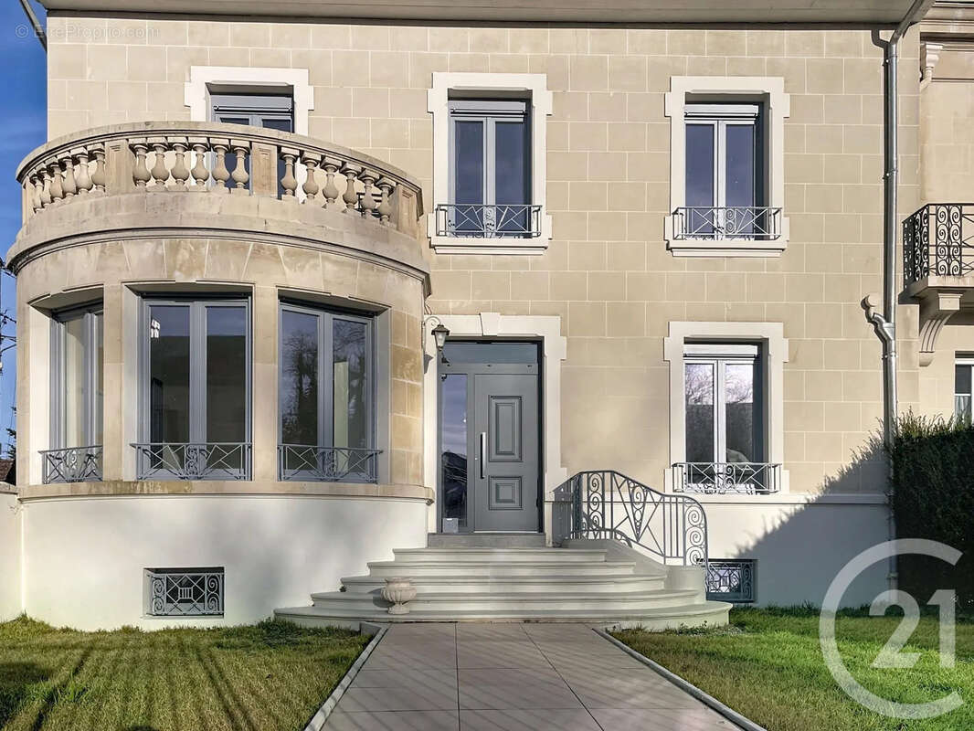 Maison 213 m² à Thaon-Les-Vosges  - photo 21