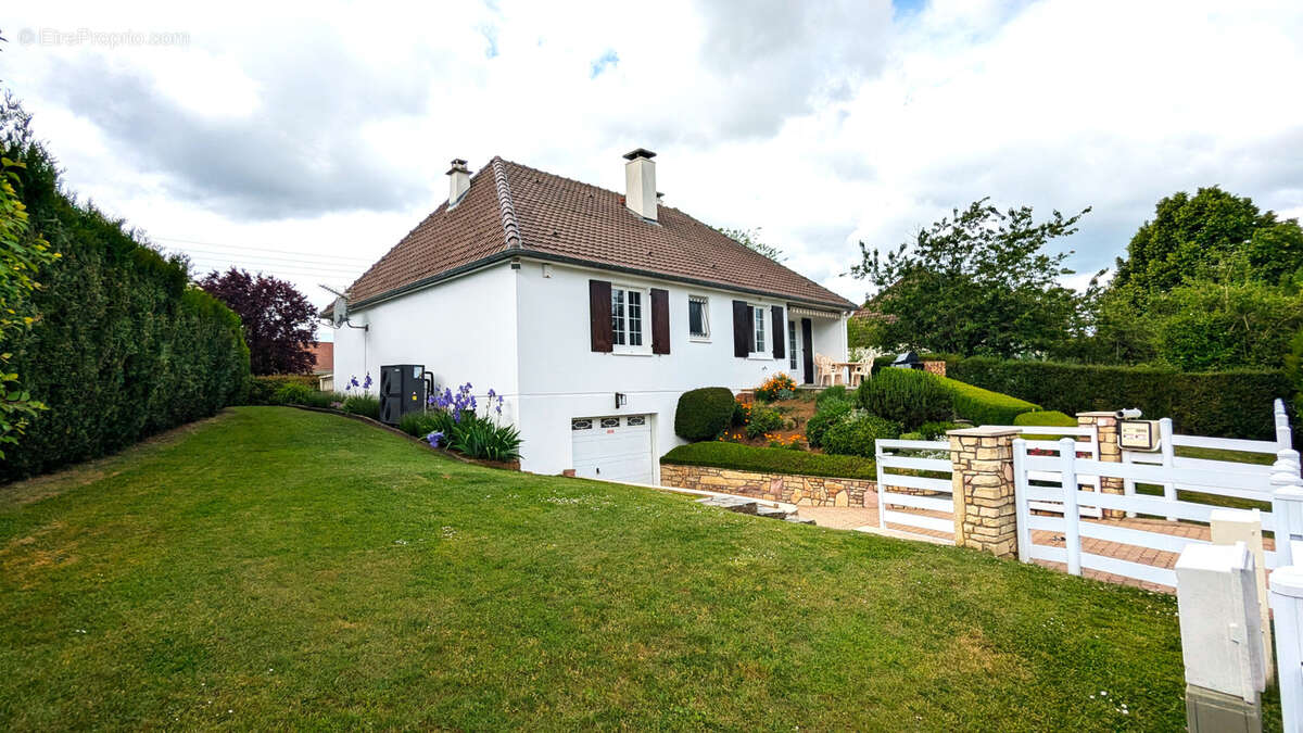 Maison à VELAINE-EN-HAYE