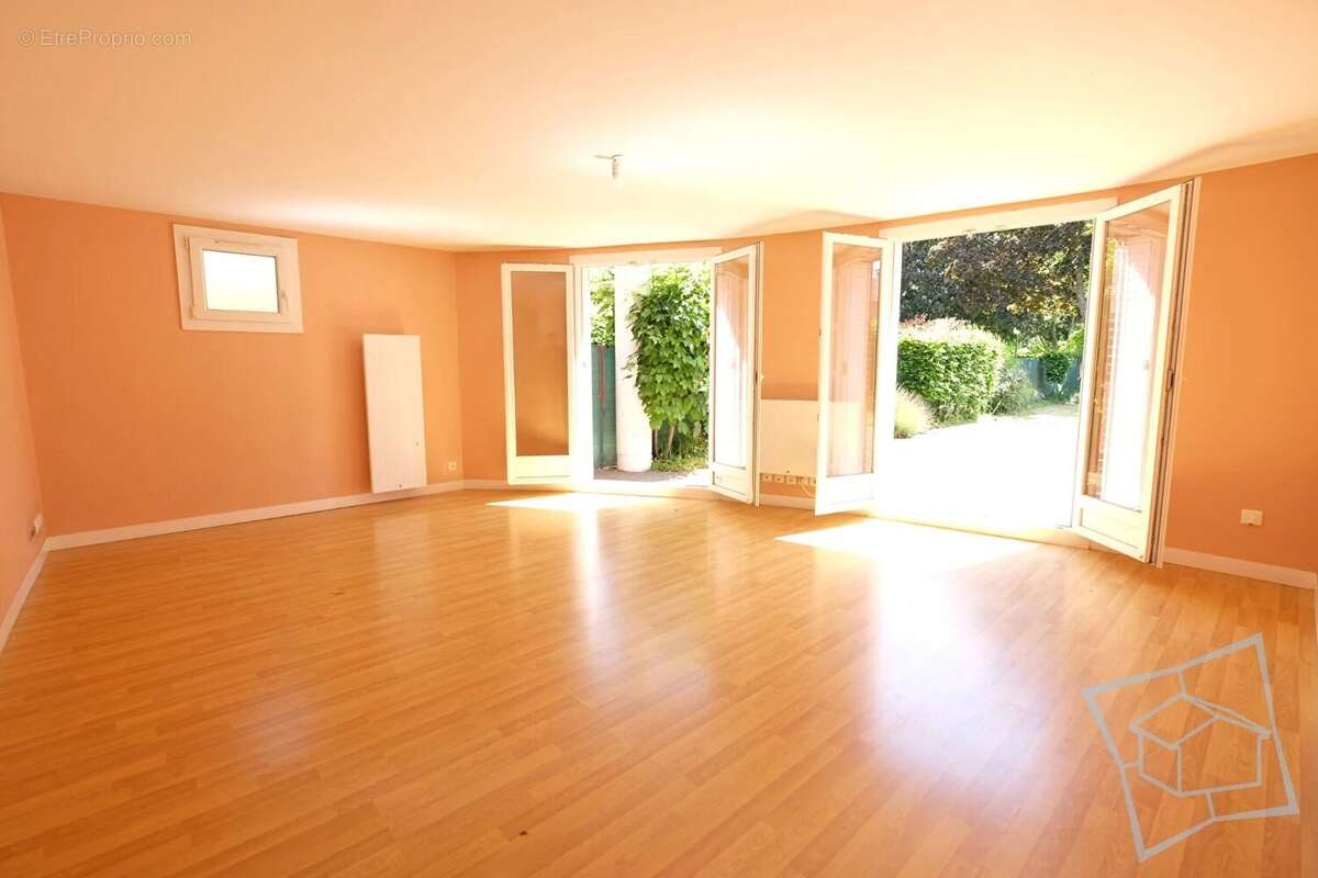 Maison à VOISINS-LE-BRETONNEUX