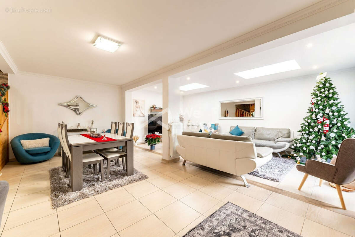 Maison à MONTEVRAIN