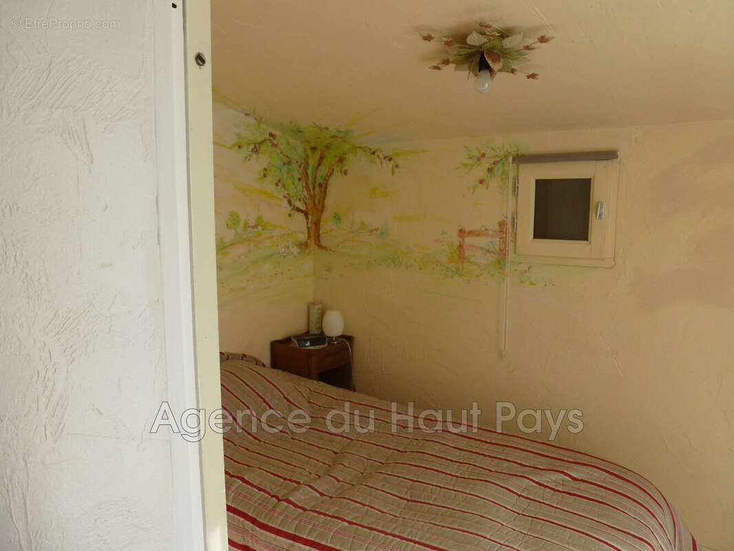 Maison à SAINT-CEZAIRE-SUR-SIAGNE