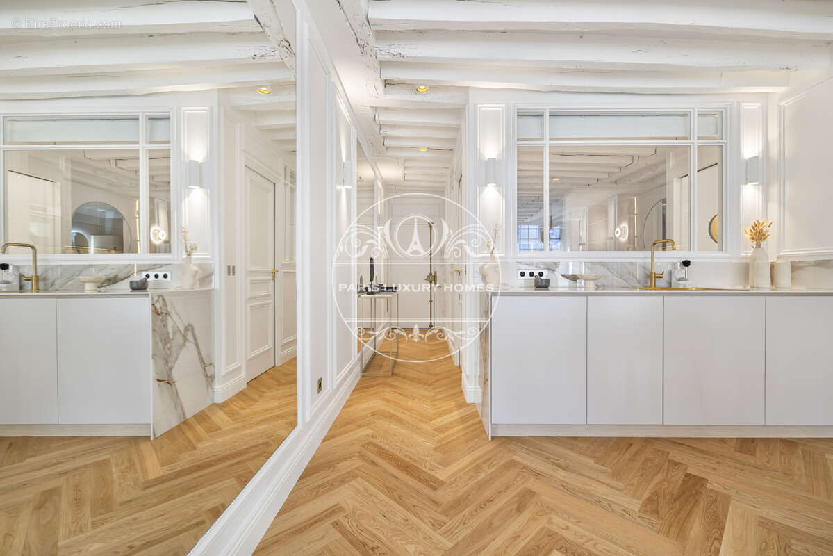 Appartement à PARIS-1E