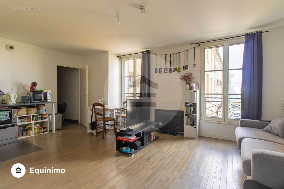 Studio de 36m2, en très bon état général, situé Place des Carrés Saint-Louis - photo 3