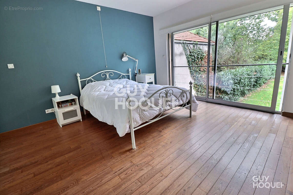 Maison à SAINTE-GENEVIEVE-DES-BOIS