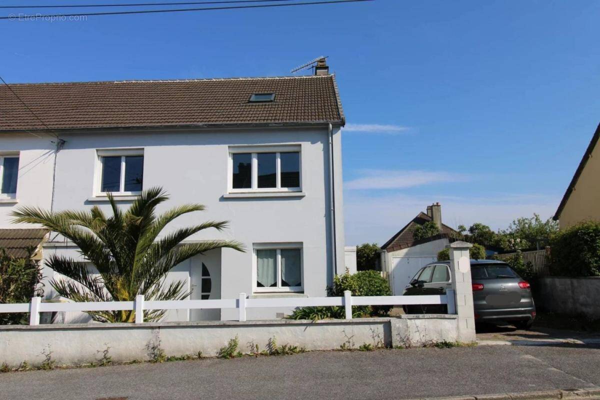 Maison à EQUEURDREVILLE-HAINNEVILLE