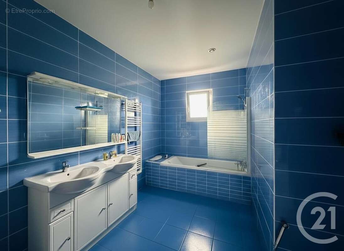 Maison à CUBZAC-LES-PONTS