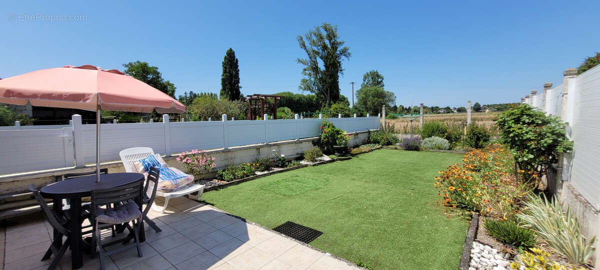 Maison à CHAMPIGNY-SUR-VEUDE