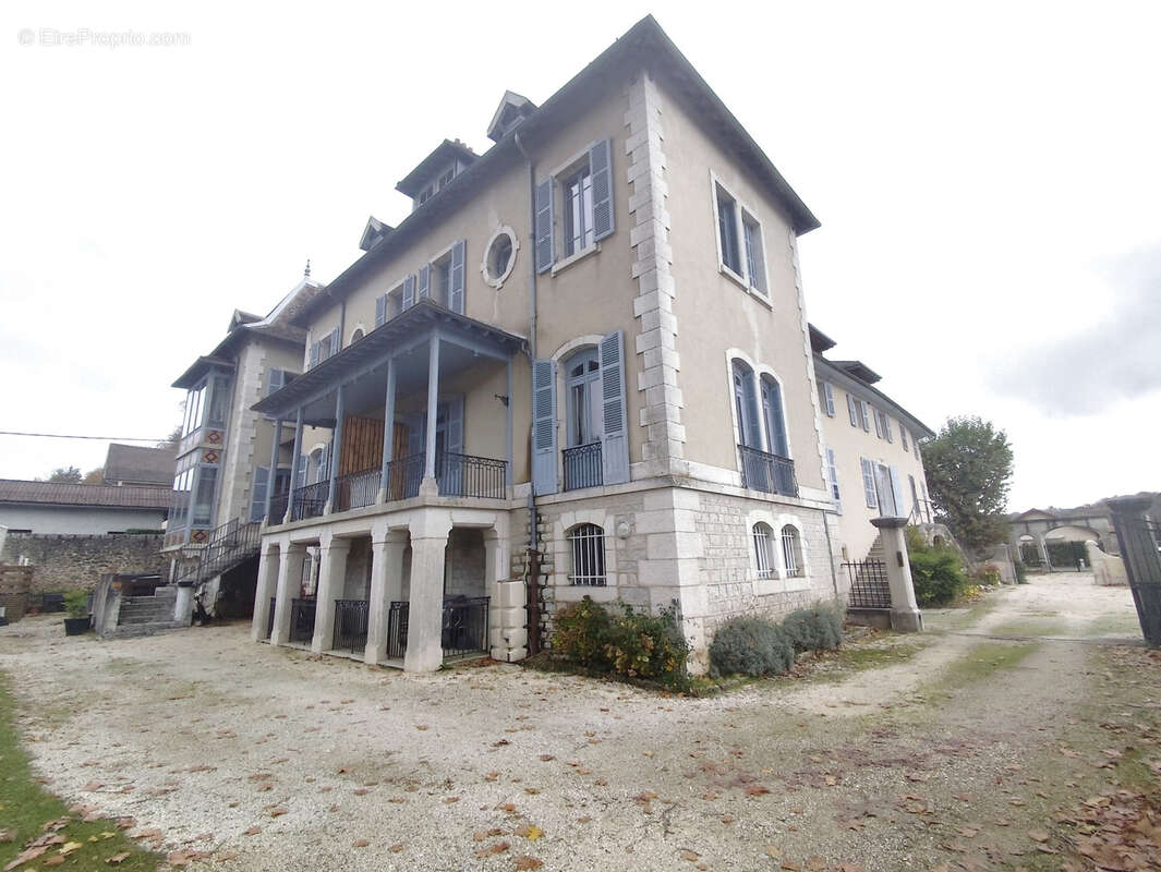 Appartement à CHAZEY-BONS