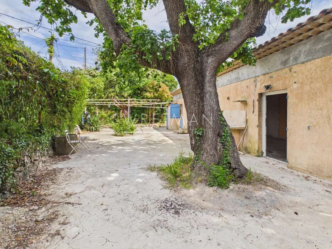 Maison à CHATEAUNEUF-GRASSE