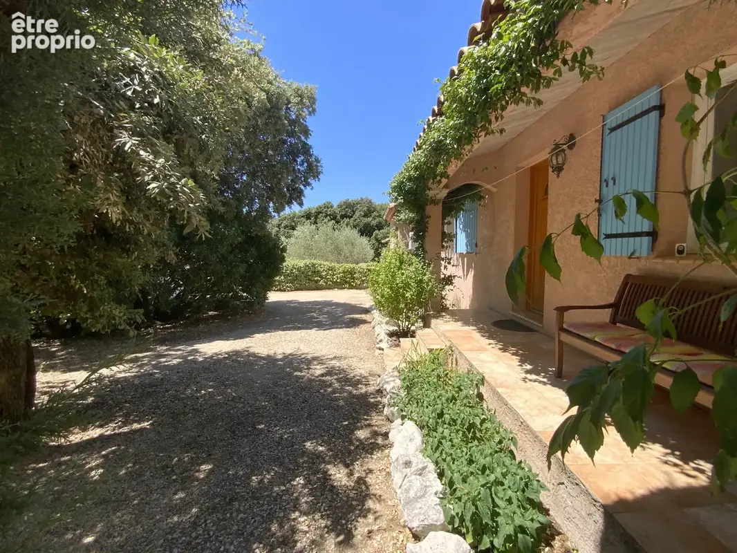 Charmante villa de plain pied avec piscine. - photo 2