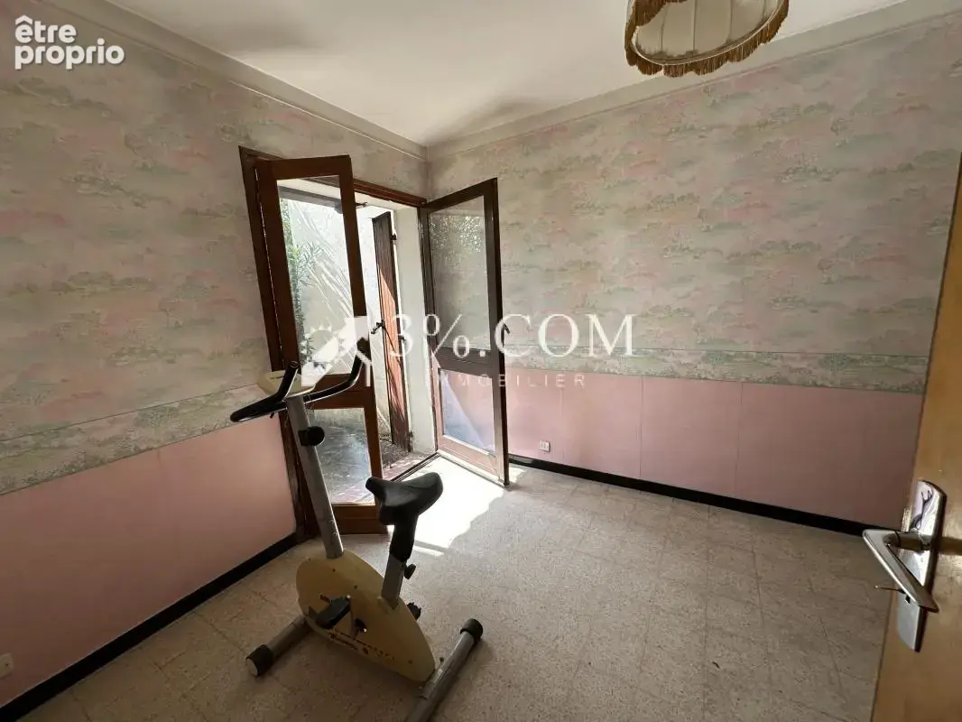 Maison à rénover entièrement sur trois niveaux avec garage - photo 15